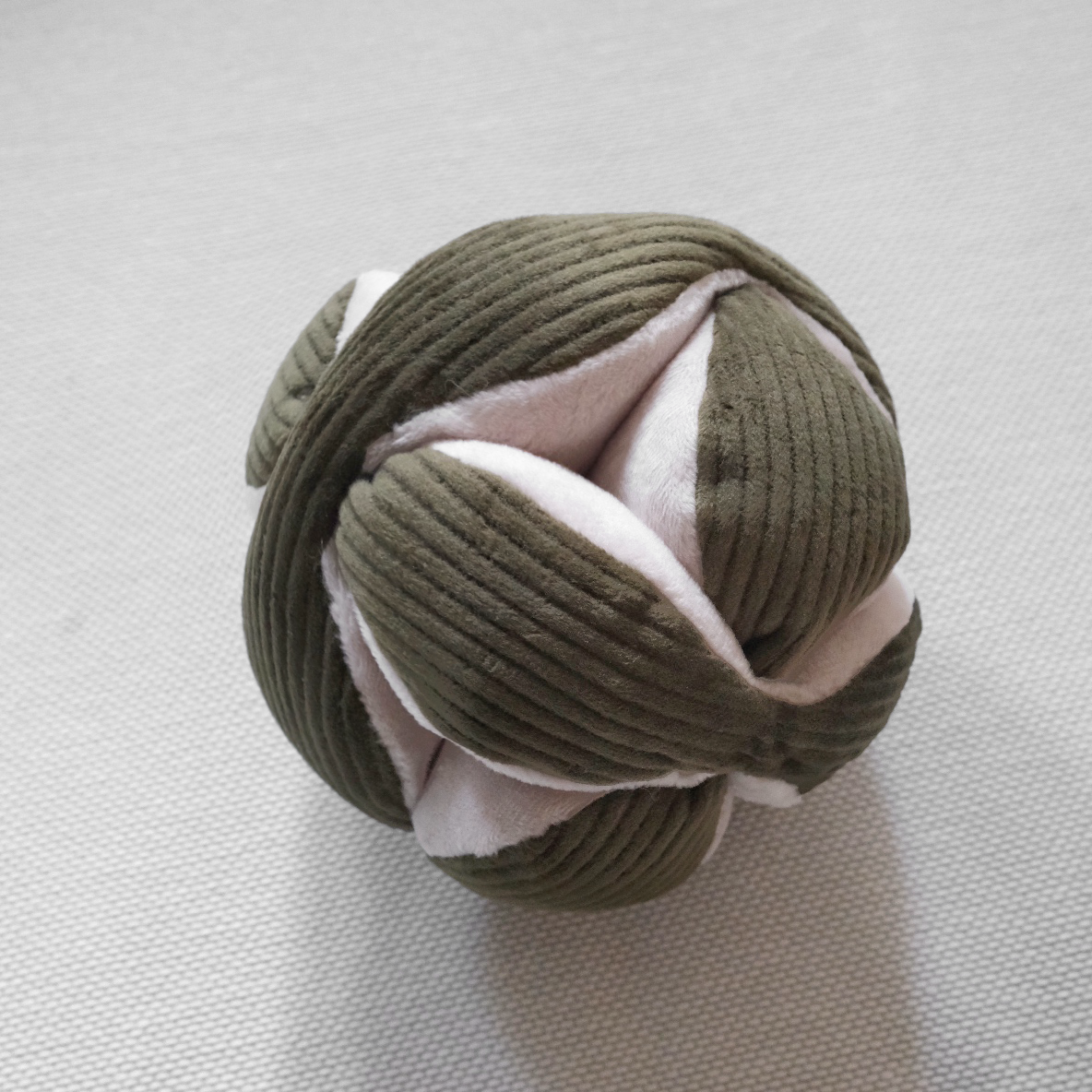 Lambwolf Collective MONTI snuffle ball - Dusty Pink